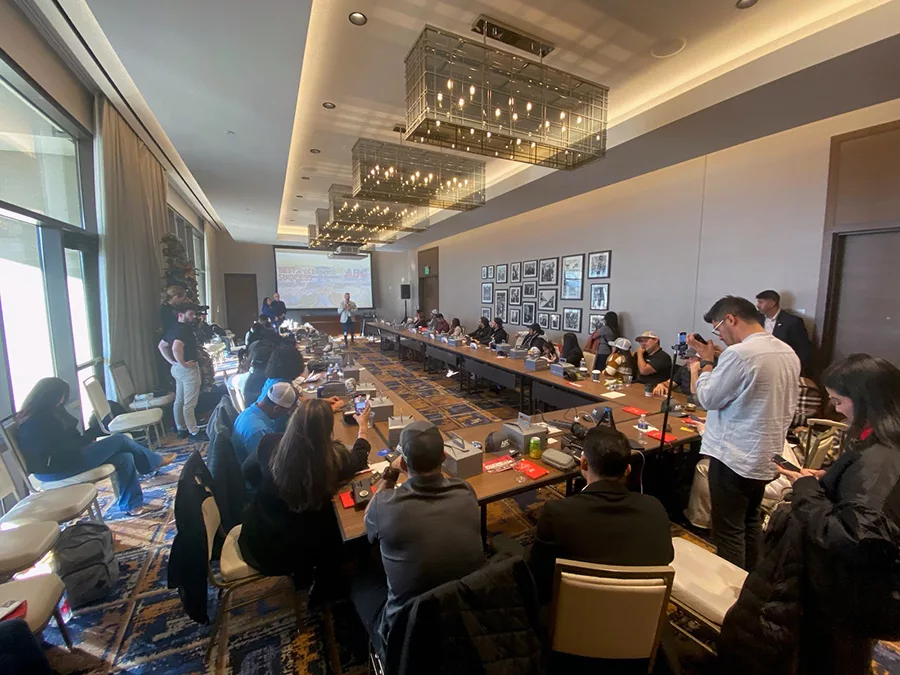 Latinos en roofing 1a