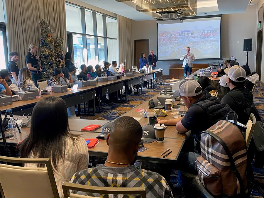 Latinos en roofing 2a