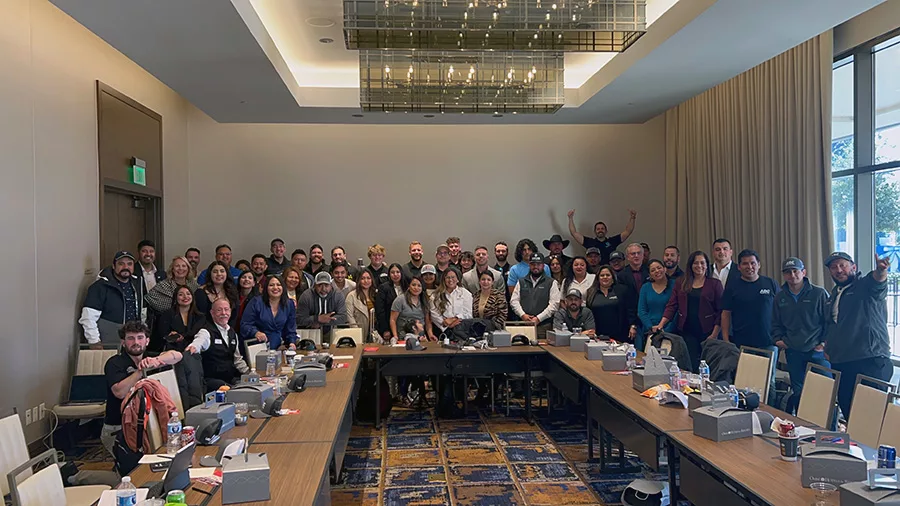 Latinos en roofing 4a