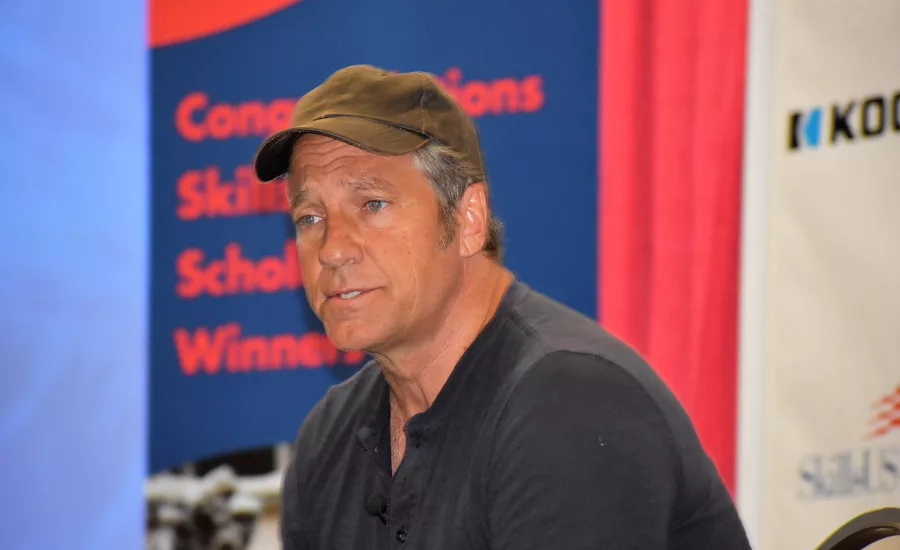 Mike Rowe speaks at the 2017 SkillsUSA National Conference