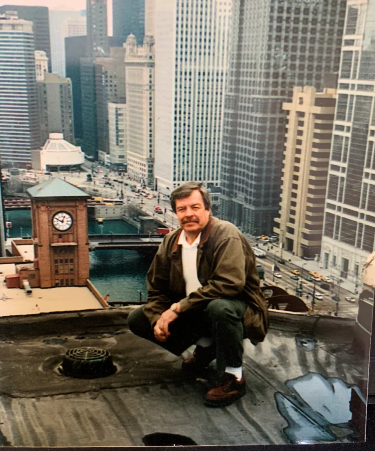 Fred creed at merchandise mart %28002%29