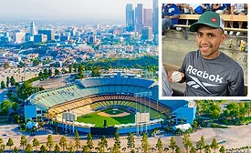 El contratista de techos Alfredo Martínez García muestra la pelota de béisbol que atrapó después de que Shohei Ohtani la golpeara.
