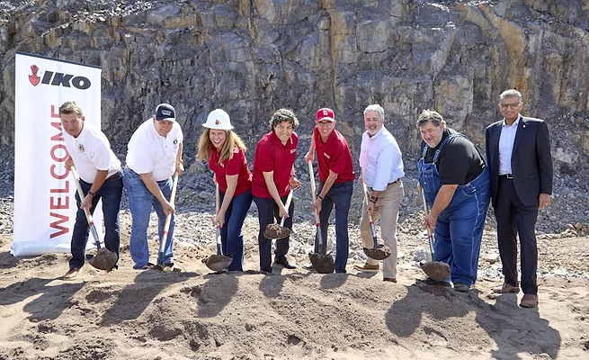 IKO Groundbreaking IKO-representatives-with-Missouri-elected-officials-breaking-ground-with-shovels
