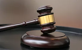 gavel-on-sound-block