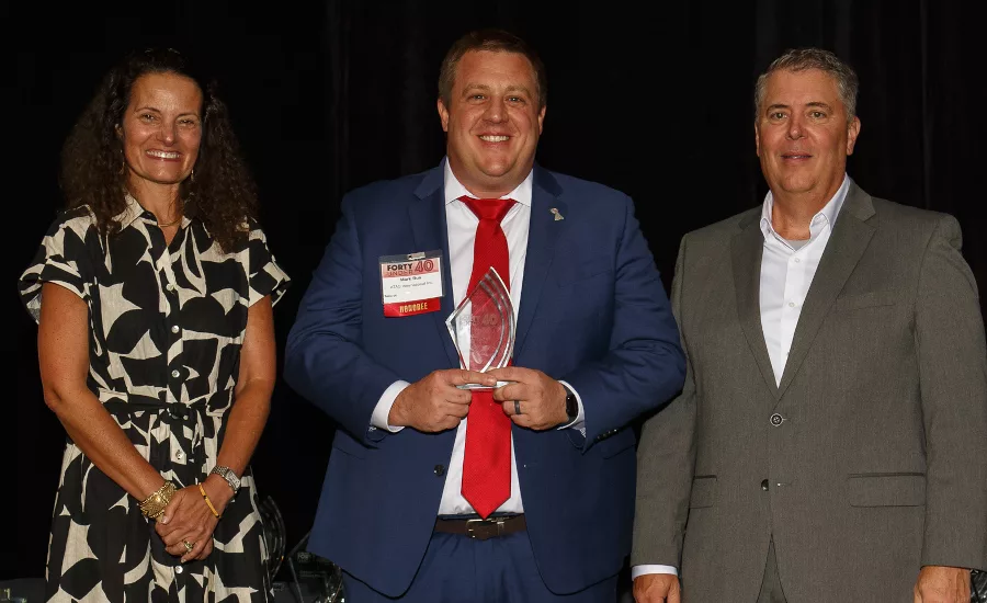 ATAS-mark-bus-with-leigh-valley-business-and-bridgetower-media-officials