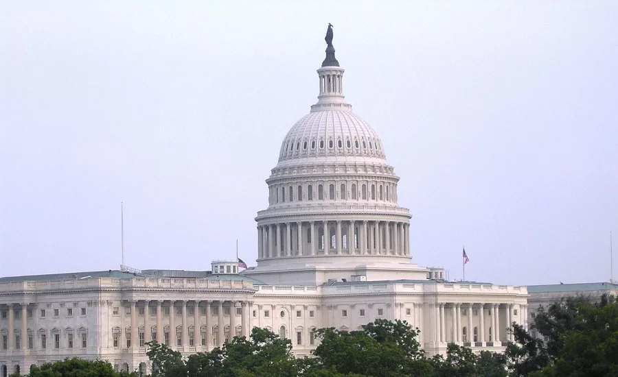 US-capitol-building-from-a-distance