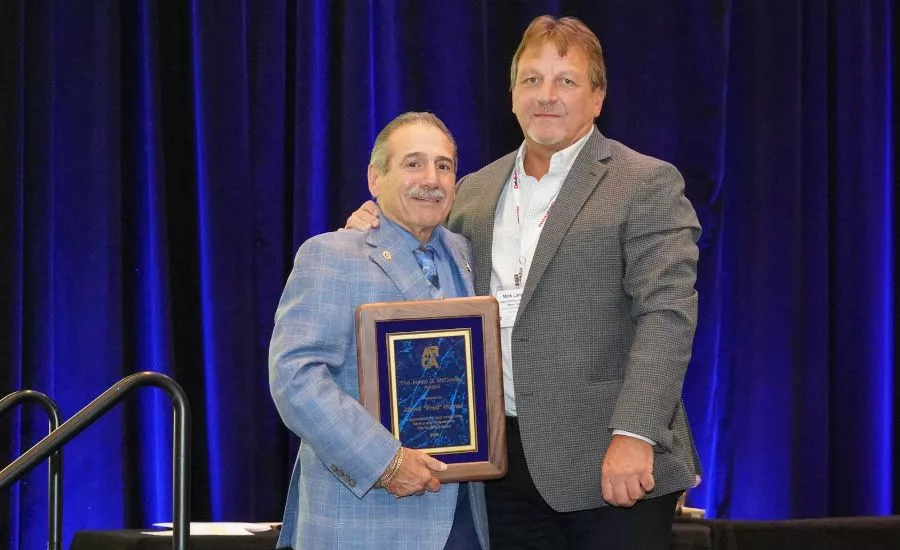 Fred Horner accepts award