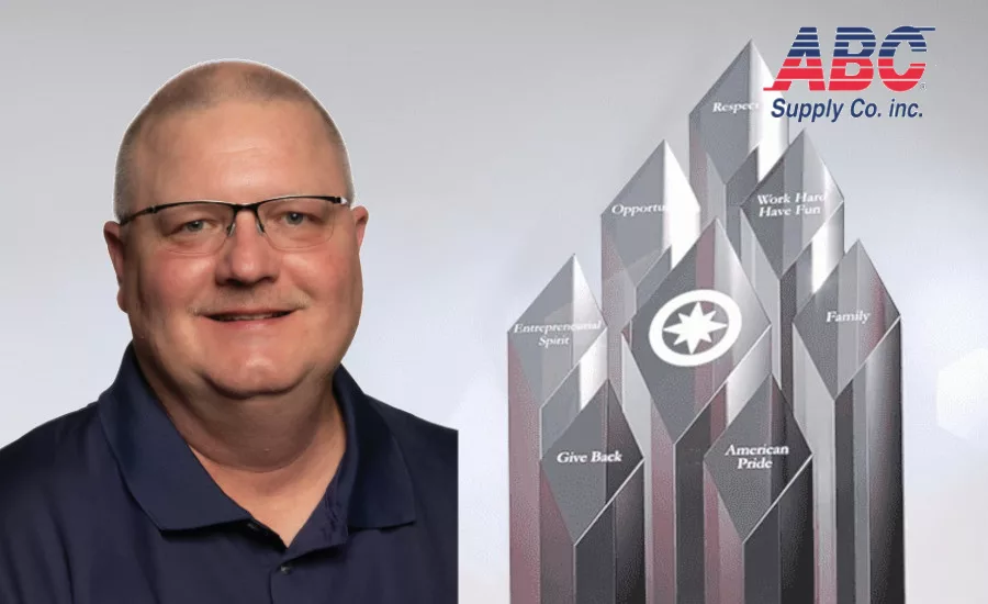 jeff-lee-headshot-with-ken-hendricks-award