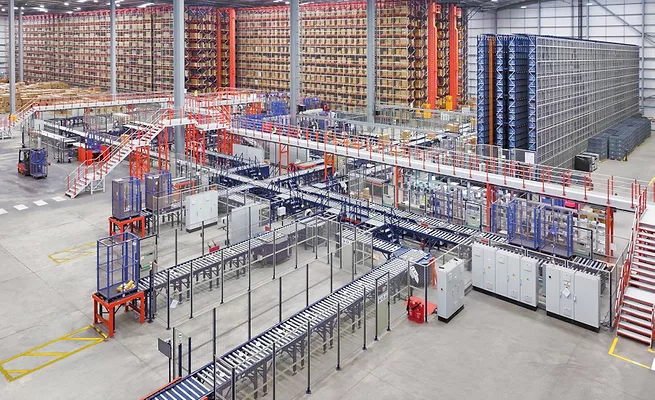 MIT_Mecalux_02_online warehouse-with-automated-conveyor-belts