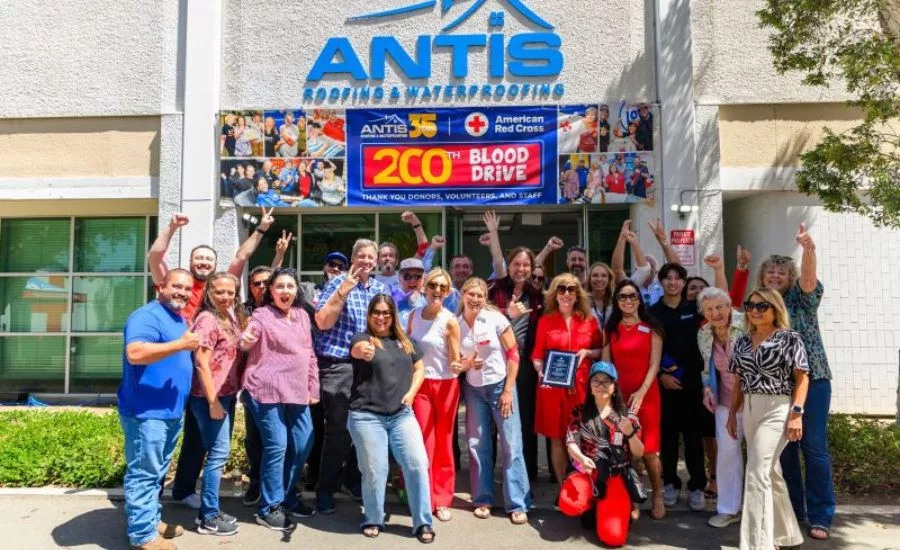 group photo at 200th blood drive