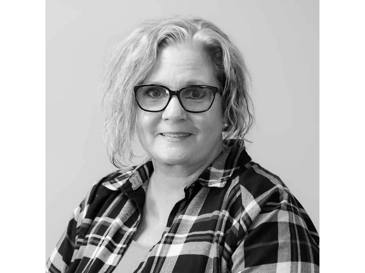 S-5-Lezlie McInturff Headshot