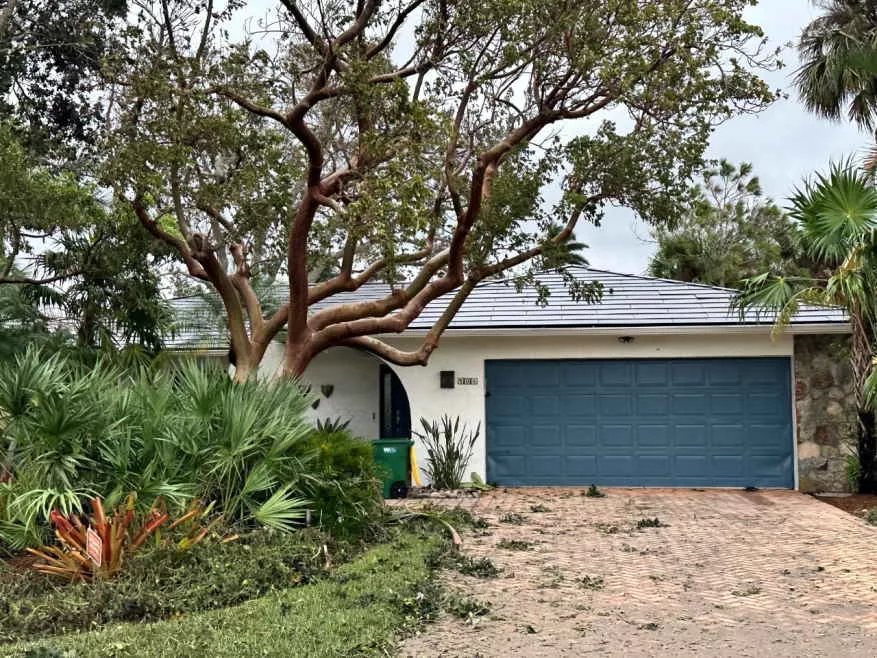 Tesla Kelly Roofing Ian.jpg