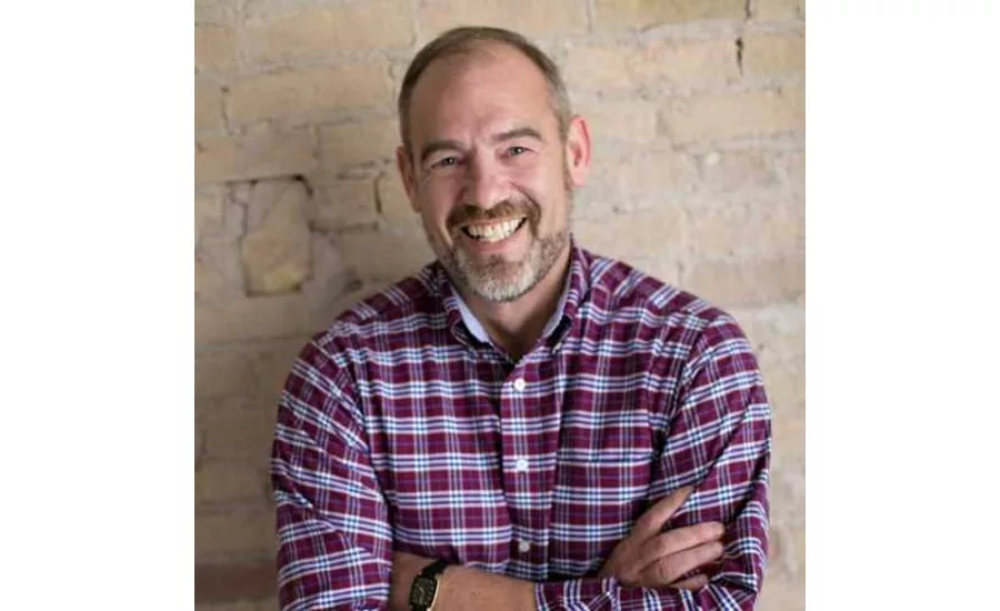 Chris Czarnik headshot_900.png