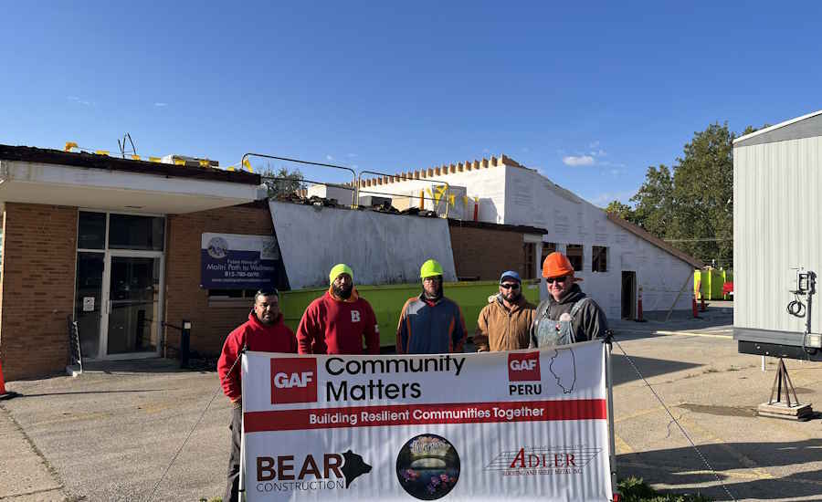 GAF_and_local_contractor_team_up_in_Peru,_IL.jpg