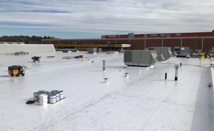 Mall's Modern Photovoltaic Roof System